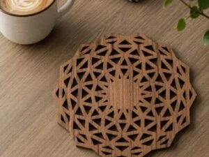 Ξύλινο Διακοσμητικό Σουβέρ Laser Cut – Χειροποίητο Coaster για Κούπες & Ποτήρια